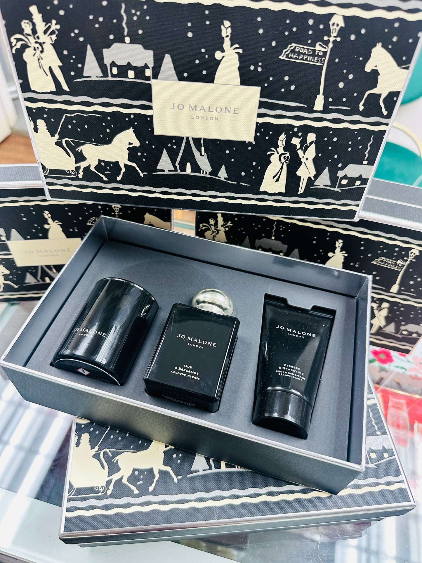 Jo Malone London Oud & Bergamot Gift Set — Cologne Intense 50 ml · Candle · Body Wash